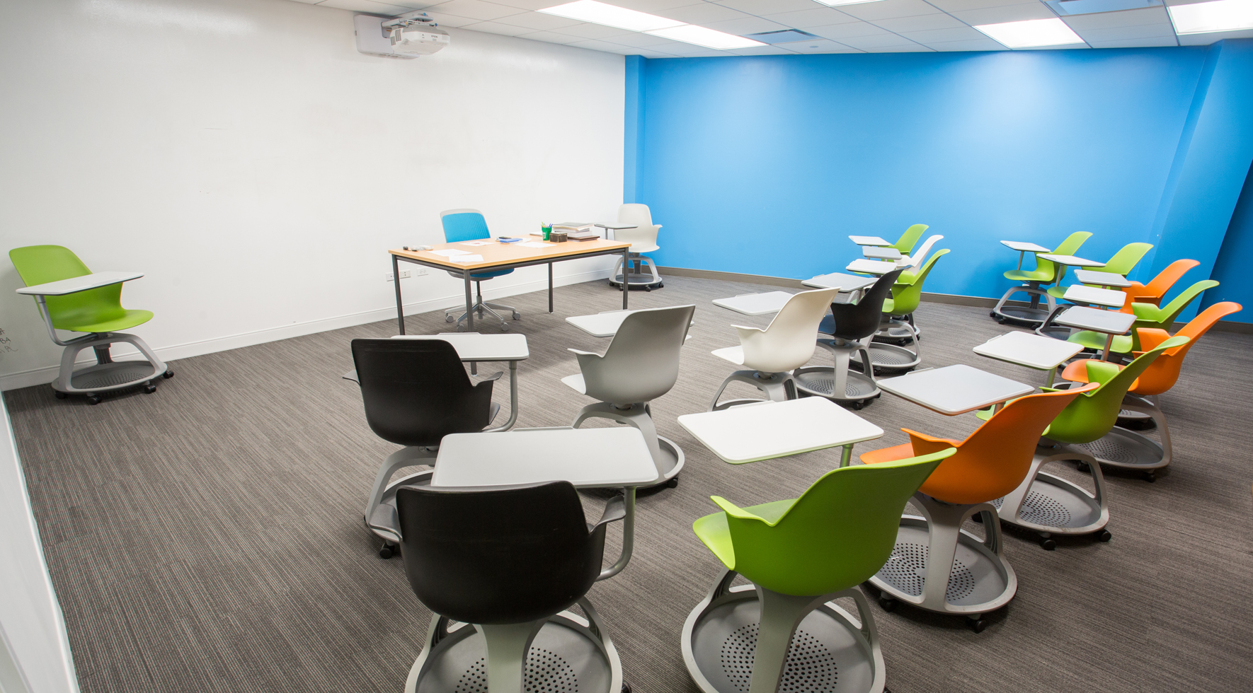 Movable furniture for a collaborative learning environment