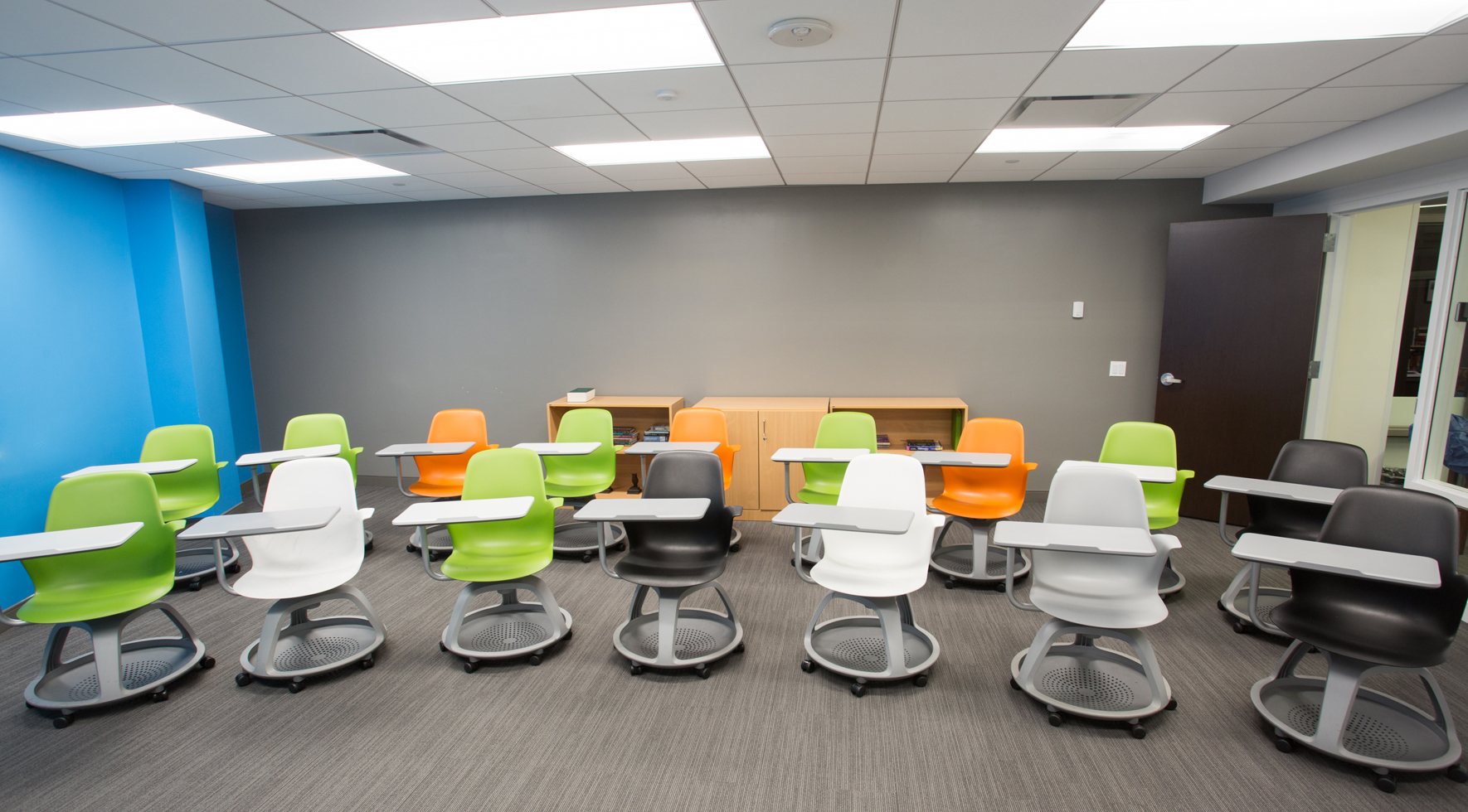 Reconfigurable chairs to support various learning styles