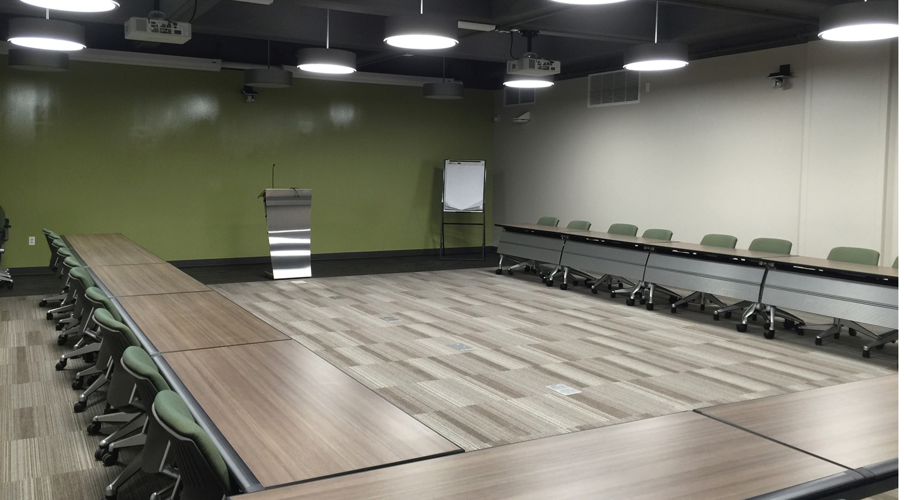 Reconfigurable furniture for a training room