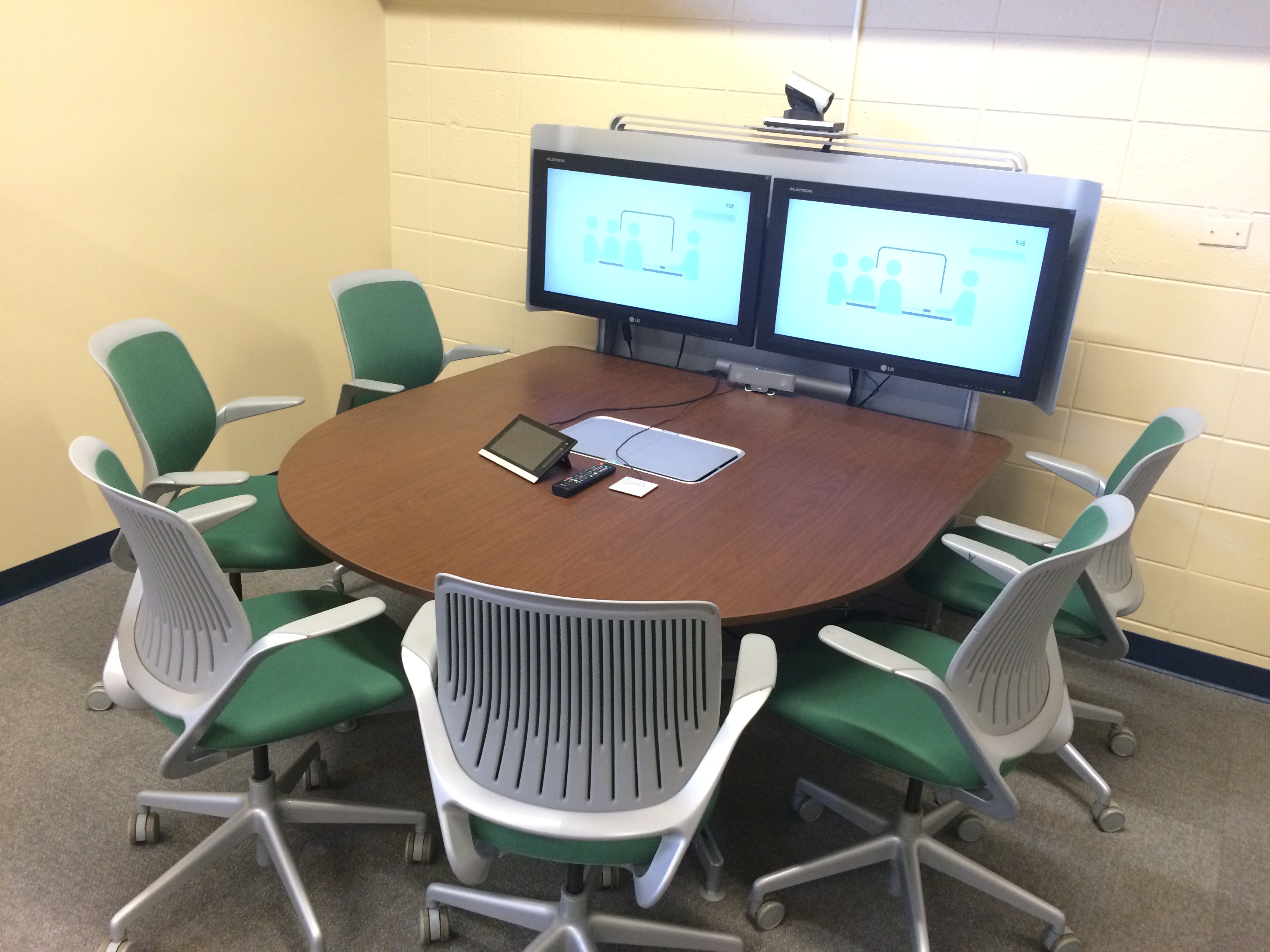 Collaboration table and technology in the library