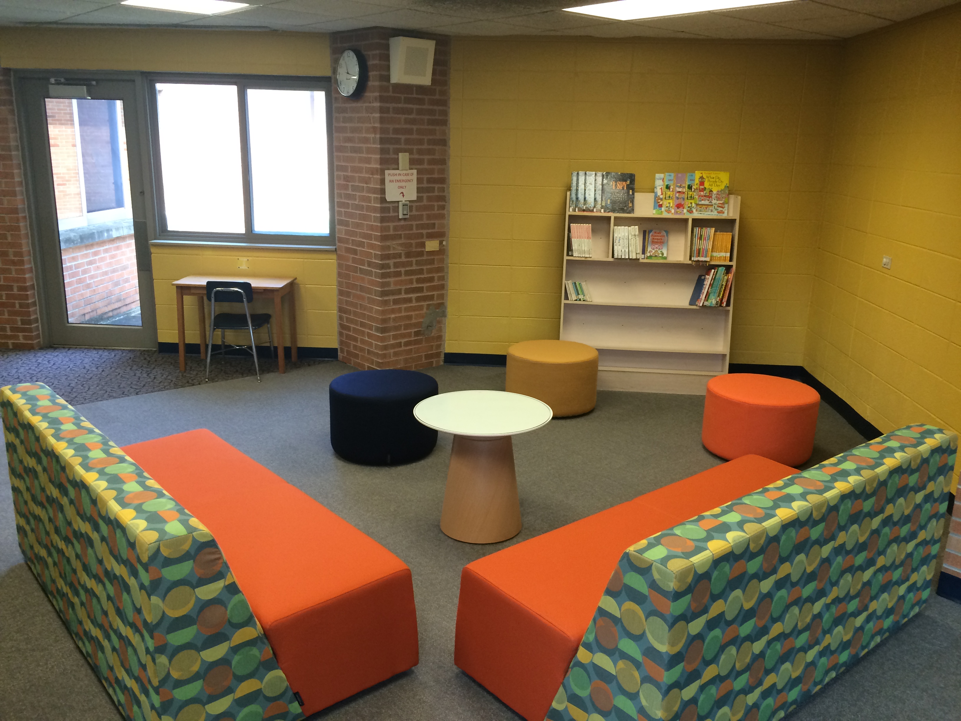 Modular arrangement of furniture